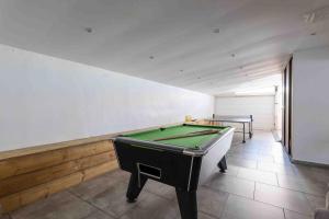 a billiard room with a pool table in it at villa piscine jacuzzi in Petite Île