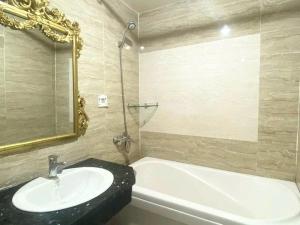 Un baño de Crown Hotel Bui Vien