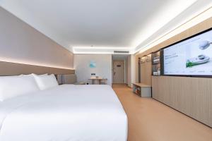 Μια τηλεόραση ή/και κέντρο ψυχαγωγίας στο JI Hotel Shanghai Pudong International Airport Huinan