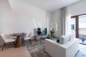 TV a/nebo společenská místnost v ubytování The Yas Luxe Escape Studio On Yas Island By Ayla