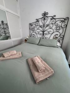 a bed with two towels sitting on top of it at Alcalá zona Centro in Alcalá la Real +35 photos