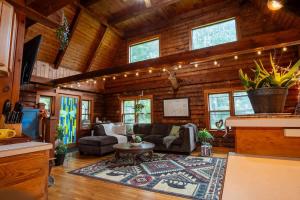 a living room with a couch and a table at Perfect Family Cabin 3 Bedrooms in Northfield