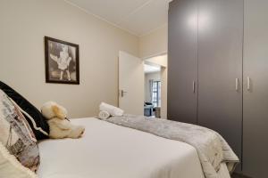 Postel nebo postele na pokoji v ubytování Home Affairs by Waterfall + 15 fotografií