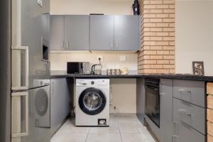 Kuchyň nebo kuchyňský kout v ubytování Home Affairs by Waterfall