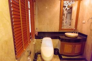 Koupelna v ubytování Classic Cozy Thai Villa BIG pool Party OK + 20 fotografií