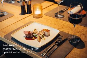 Jídlo v hotelu nebo okolí