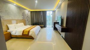 a hotel room with a bed and a television at Dreamy Delight in Nathia Gali