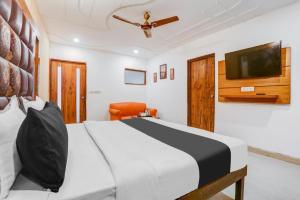 Ένα ή περισσότερα κρεβάτια σε δωμάτιο στο Hotel AD Residency