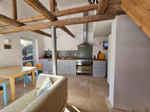 Kuchyň nebo kuchyňský kout v ubytování Gartenhaus Schlanstedt