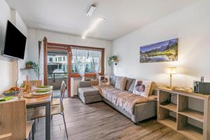 TV a/nebo společenská místnost v ubytování Prestige Eleven In The Center Of Town - Happy Rentals