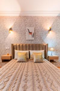 a bedroom with a large bed with two tables at Appartement Cosy et central in Casablanca