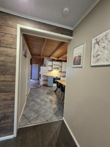 a hallway with a dining room and a kitchen at Aurora Haven in Vanttauskoski