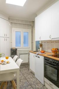 Una cocina o cocineta en Avda Pamplona Hospitales Universidad