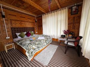 a bedroom with a bed in a wooden room at Himalayan Pine Majesty in Jibhi