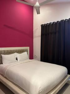 Ένα ή περισσότερα κρεβάτια σε δωμάτιο στο Vista Vagator Junction by Dia Hotels and Homes