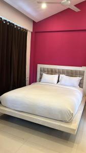 Ένα ή περισσότερα κρεβάτια σε δωμάτιο στο Vista Vagator Junction by Dia Hotels and Homes