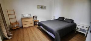 Postel nebo postele na pokoji v ubytování Appart' Le 16, 2 chambres, 7 personnes, tout confort, avec terrain