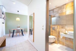 Ένα μπάνιο στο Blue view seaside hotel +33 φωτογραφίες