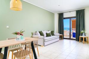 Χώρος καθιστικού στο Blue view seaside hotel