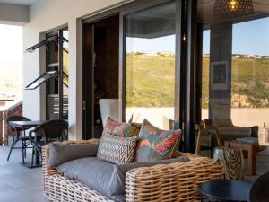 Nespecifikovaný výhled na hory nebo výhled na hory při pohledu z penzionu