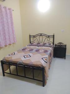 Postel nebo postele na pokoji v ubytování Ocean Rocksi Breeze