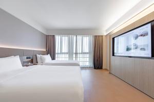 Ένα ή περισσότερα κρεβάτια σε δωμάτιο στο JI Hotel Shanghai Pudong International Airport Huinan