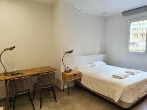 En eller flere senge i et værelse på Apartamentos Abedules 3 + 24 billeder