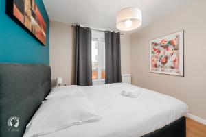 Postel nebo postele na pokoji v ubytování Armand - Un cocon à deux pas de la gare