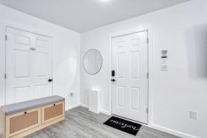 Koupelna v ubytování Lake House King Suite near NYC EWR MetLife 10 min! + 30 fotografií