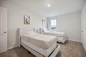 Ένα ή περισσότερα κρεβάτια σε δωμάτιο στο Luxurious Private Room, Parking, Garden, Close to Downtown Dallas