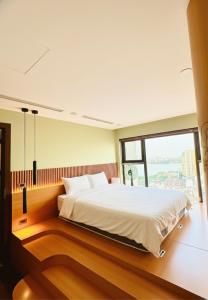Ένα ή περισσότερα κρεβάτια σε δωμάτιο στο Zen Lake Apartment view Hồ Tây cách hồ 500m