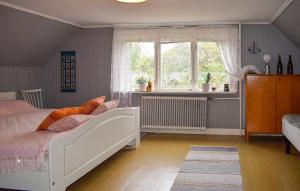 Χώρος καθιστικού στο Amazing Home In Eringsboda With Wifi