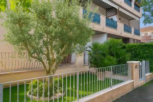 Το κτήριο όπου στεγάζεται  το διαμέρισμα