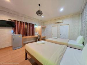 Ένα ή περισσότερα κρεβάτια σε δωμάτιο στο SK Hotel Phitsanulok