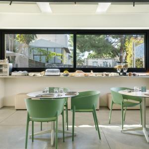 En restaurant eller et andet spisested på Charming studio in an elegant residence in Catania