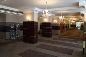 a lobby of a store with chandeliers and a room at Sanatorium Podhale in Połczyn-Zdrój