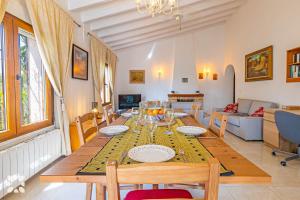 a dining room with a long table and chairs at Villa Alamito by Abahana Villas in Balcon del Mar