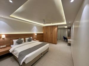 Ένα ή περισσότερα κρεβάτια σε δωμάτιο στο Angel Pink Resort Mukteshwar 'Near By Bhalugaad Waterfall'