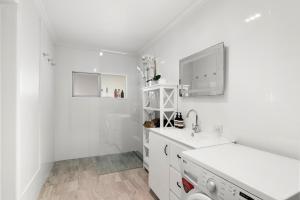 Kuchyň nebo kuchyňský kout v ubytování Jetty Beach Splendour Apartment + 29 fotografií