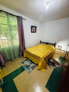 Ένα ή περισσότερα κρεβάτια σε δωμάτιο στο Furnished 1-2 Bedrooms Apartment in central Quatre Bornes