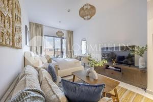 Χώρος καθιστικού στο Bloomfields Solace Stu in Oasis Masdar City