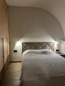 En eller flere senge i et værelse på Laisves alejos Apartments