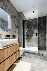 Et badeværelse på Laisves alejos Apartments + 8 billeder