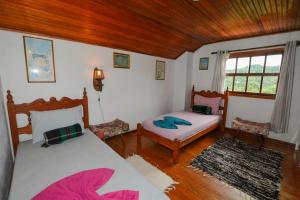 En eller flere senge i et værelse på Charmosa Casa Familia