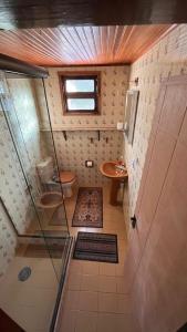 Et badeværelse på Charmosa Casa Familia + 48 billeder