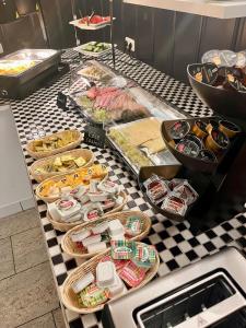 a counter with many different types of food on it at DH Hotel Deutsches Haus - Ihr neuer Rückzugsort im Herzen von Mittweida, digitales Hotel im historischen Gebäude in Mittweida