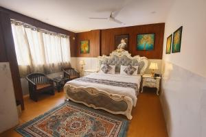 a bedroom with a large bed in a room at Green View in Mussoorie