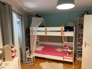 Postel nebo postele na pokoji v ubytování Fully Furnished Maison Villageoise 5mins from Nyon