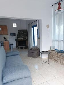 Χώρος καθιστικού στο Eco Haus Milatos