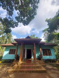 Το κτήριο όπου στεγάζεται  η παραθεριστική κατοικία +4 φωτογραφίες